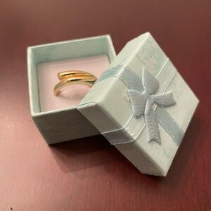 4/25$ New in Box Elegant Gold-Tone Women's Adjustable Ring from size 5 to 7
